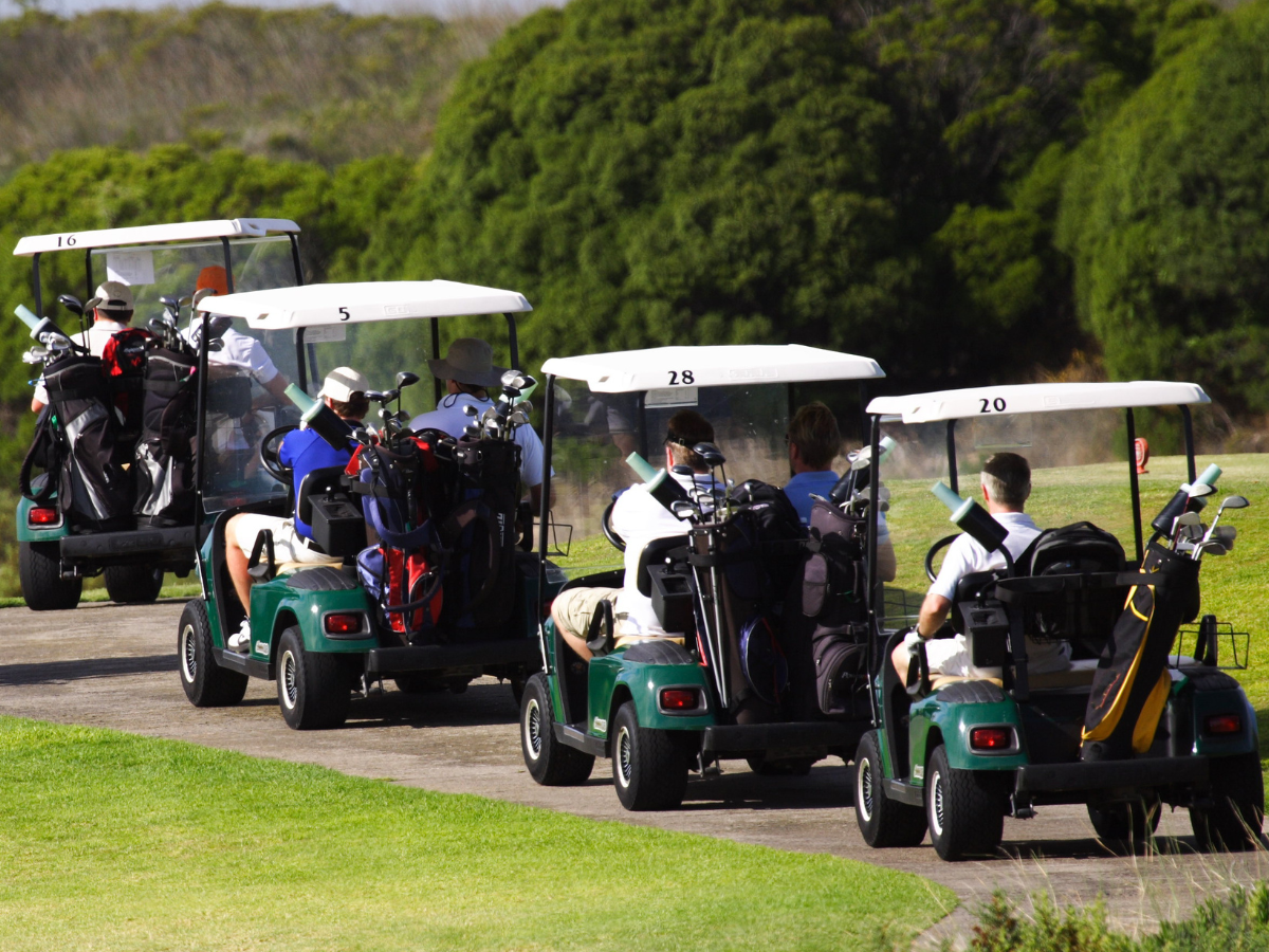 đặt sân golf với FlightGolf