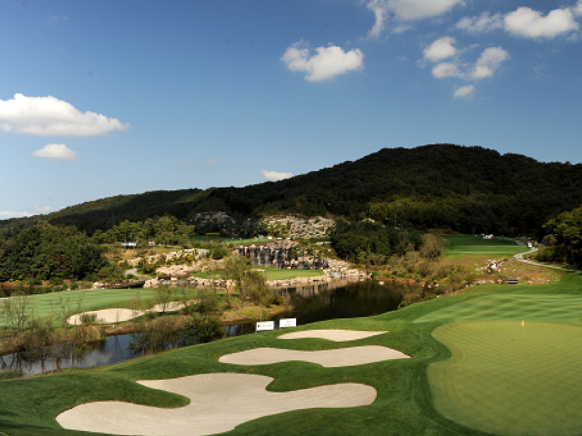 Trải nghiệm golf Hàn Quốc mùa lá đỏ
