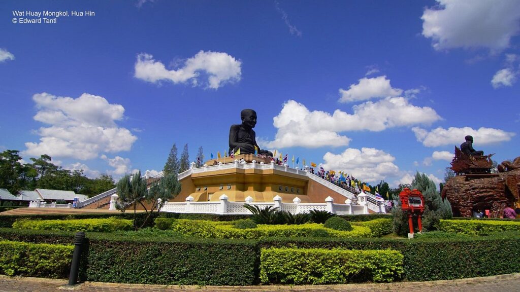 huay-mongkol-temple