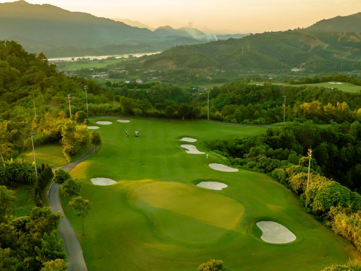 Review Hilltop Valley tháng 12