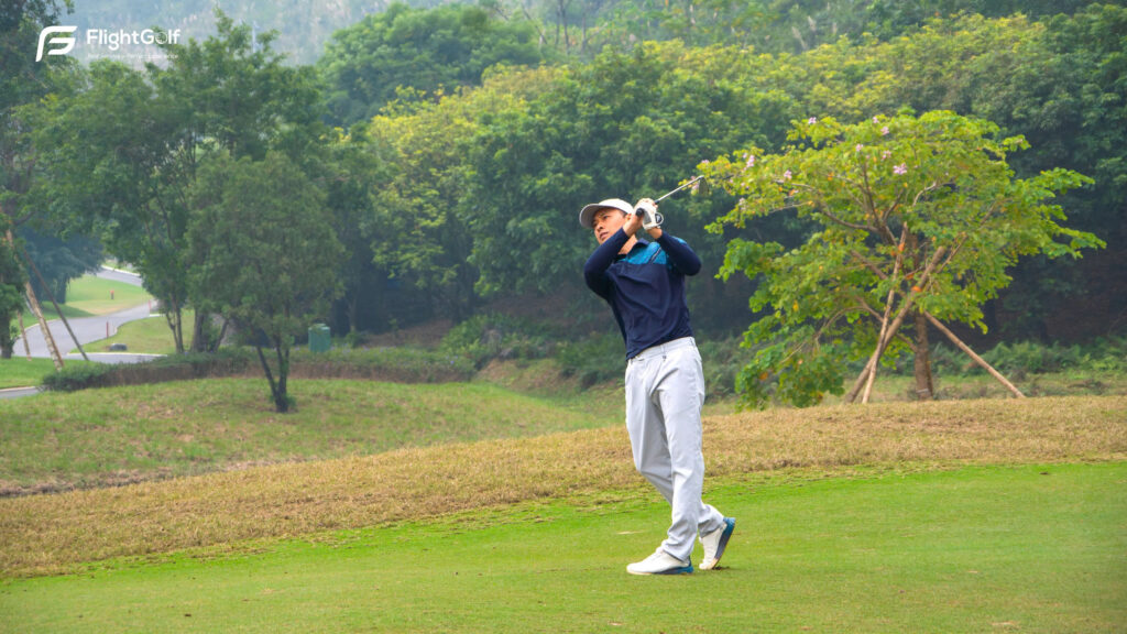 lên sân golf ngày lạnh