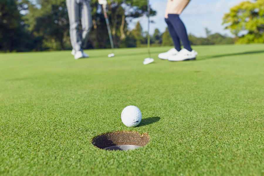 lên sân golf ngày lạnh