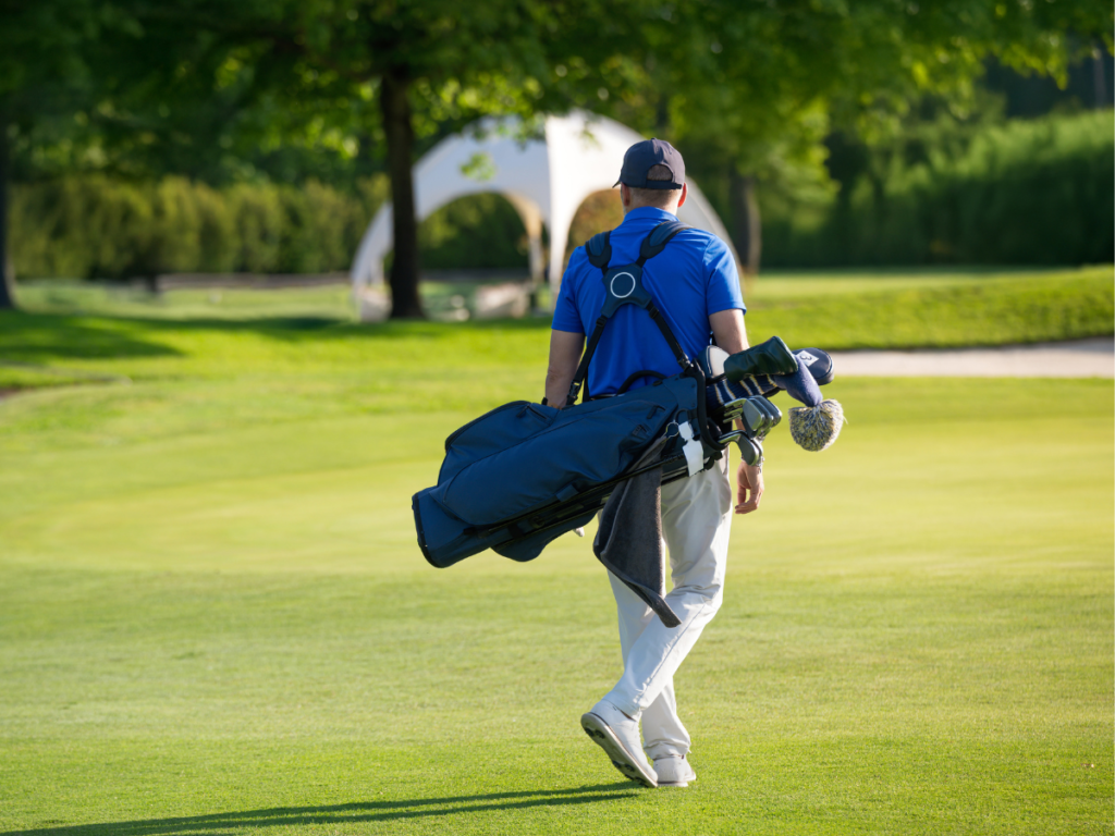Đi bộ trên sân golf