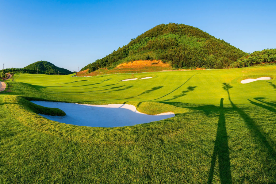 Sân golf Văn Lang Empire