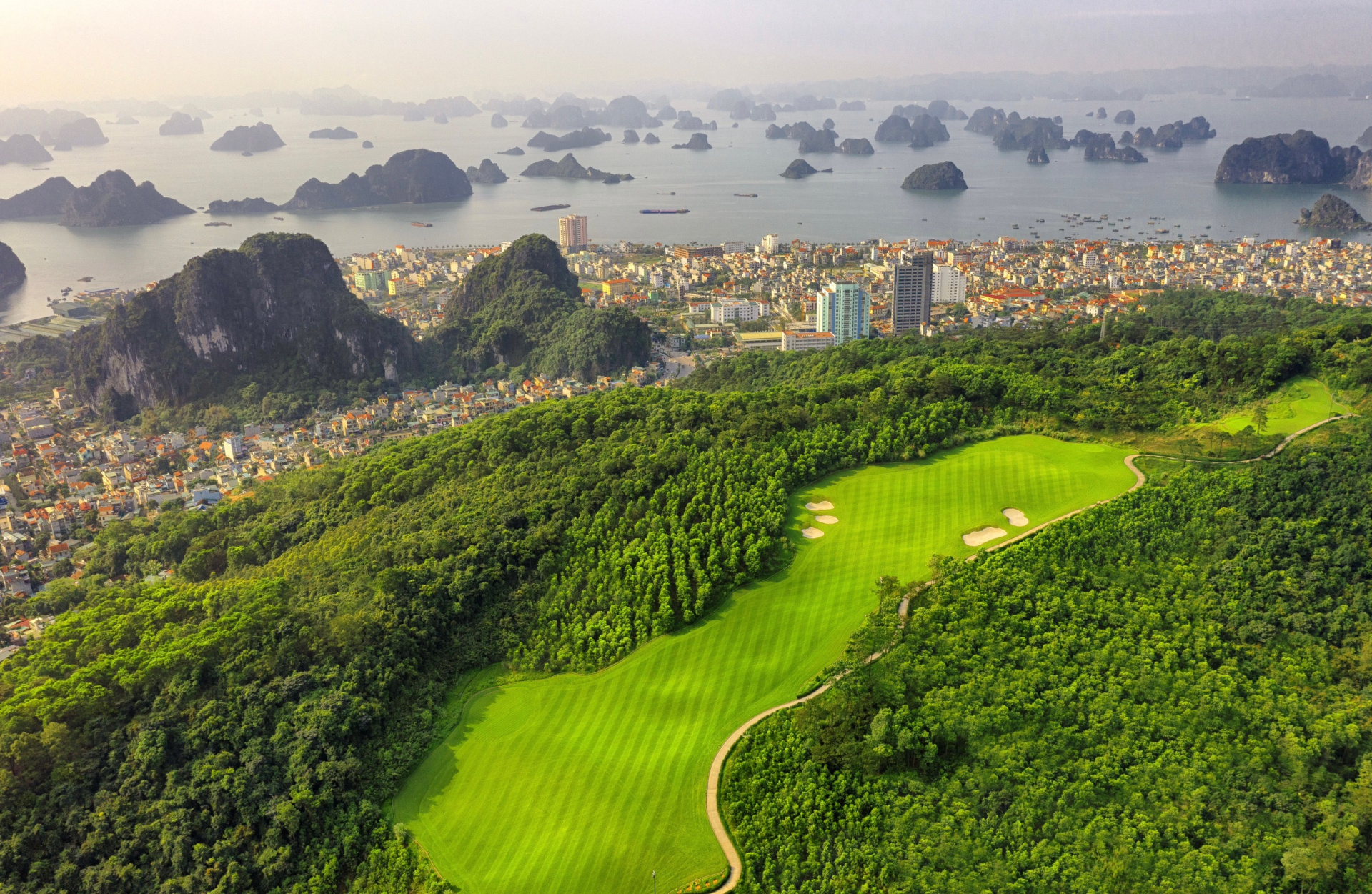 Đặt sân golf FLC Hạ Long Bay Golf Club: Kinh nghiệm tối ưu giờ đẹp, giá tốt
